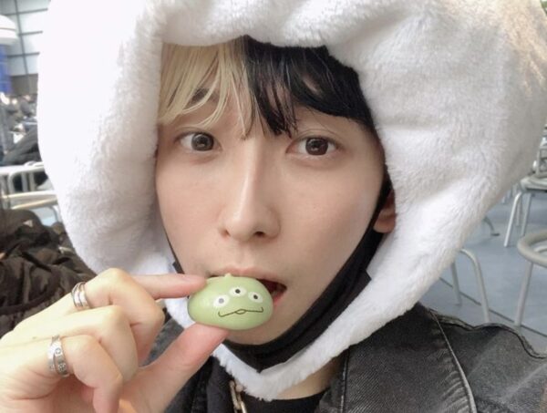 youtuberヒカルのアクセサリーや指輪・ネックレスからiPhoneスマホケースまで!持ち物まとめ!