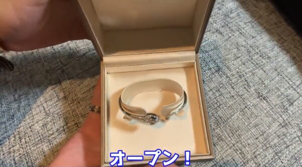 youtuberヒカルのアクセサリーや指輪・ネックレスからiPhoneスマホケースまで!持ち物まとめ!