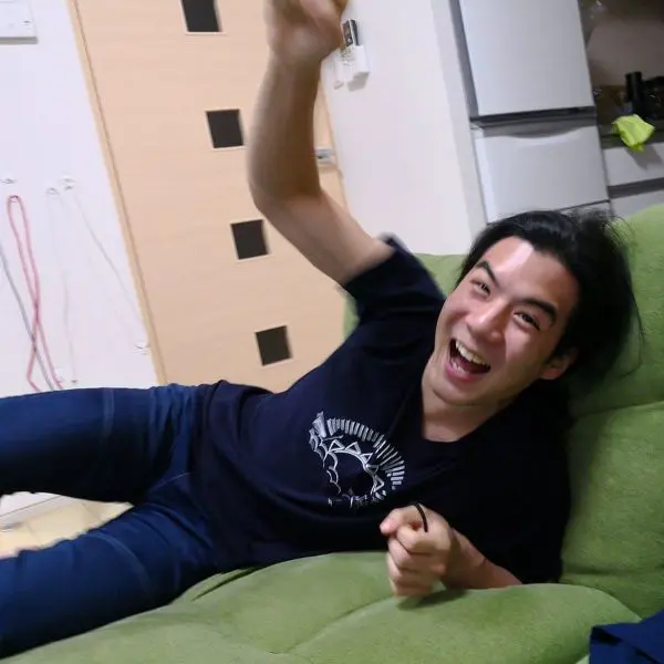 フィッシャーズ・モトキがうつ病を告白！原因は幼少期にも？