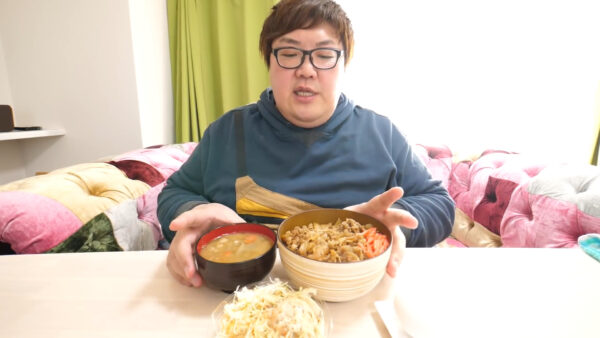 デカキンファッションまとめ!どんなブランドの服を着ているの?