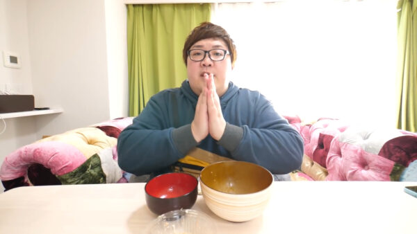 デカキンファッションまとめ!どんなブランドの服を着ているの?