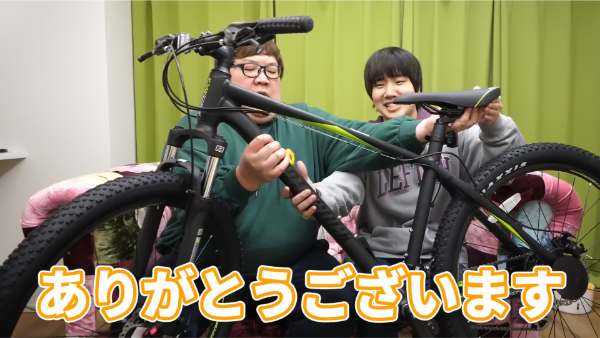 デカキンとカメラマン山本くん(山本ズバーン)の関係は?どんな人?