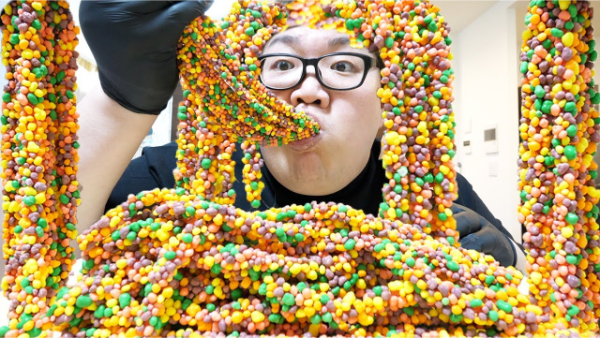 デカキンお菓子動画シリーズ!あのロープキャンディやアイスやチョコはどこで買える?