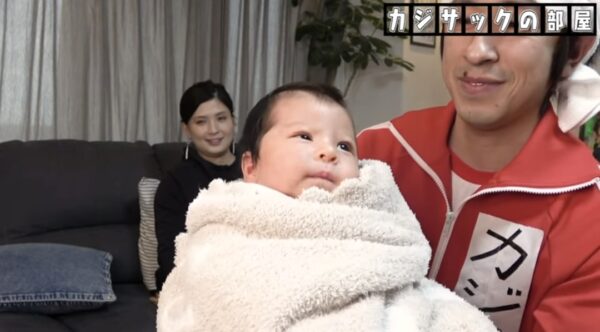 カジサック娘はるちゃんについて!誕生日のお祝いやおもちゃなどはじめての体験に注目!