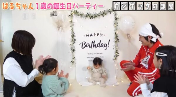 カジサック娘はるちゃんについて!誕生日のお祝いやおもちゃなどはじめての体験に注目!