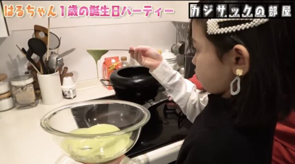 カジサック娘はるちゃんについて!誕生日のお祝いやおもちゃなどはじめての体験に注目!