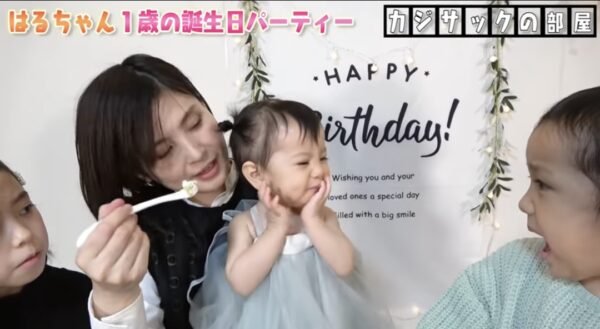 カジサック娘はるちゃんについて!誕生日のお祝いやおもちゃなどはじめての体験に注目!