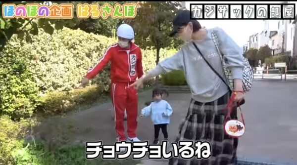 カジサック娘はるちゃんについて!誕生日のお祝いやおもちゃなどはじめての体験に注目!