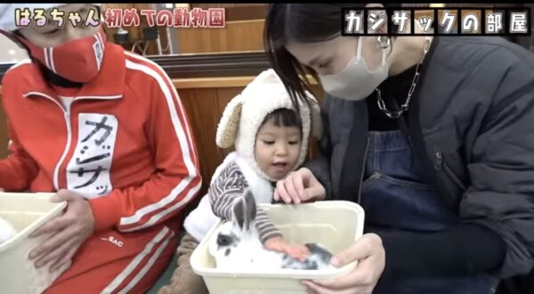 カジサック娘はるちゃんについて!誕生日のお祝いやおもちゃなどはじめての体験に注目!