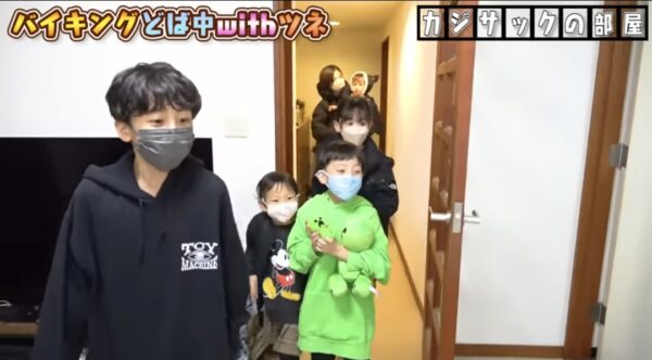 カジサック娘はるちゃんについて!誕生日のお祝いやおもちゃなどはじめての体験に注目!