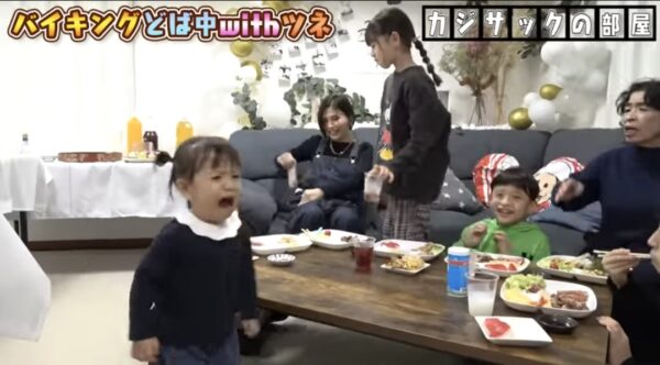 カジサック娘はるちゃんについて!誕生日のお祝いやおもちゃなどはじめての体験に注目!