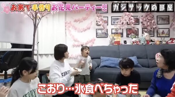 カジサック娘はるちゃんについて!誕生日のお祝いやおもちゃなどはじめての体験に注目!