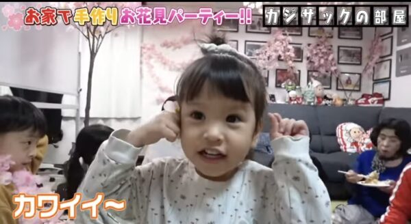 カジサック娘はるちゃんについて!誕生日のお祝いやおもちゃなどはじめての体験に注目!