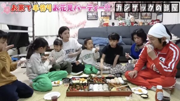 カジサック娘はるちゃんについて!誕生日のお祝いやおもちゃなどはじめての体験に注目!