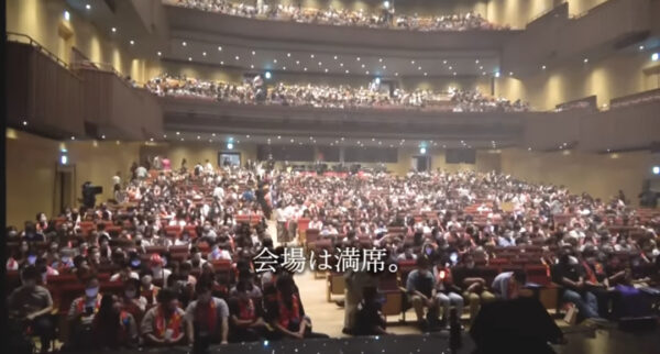 エガちゃんねるが登場曲のスリルを熱唱!布袋寅泰も公認!?