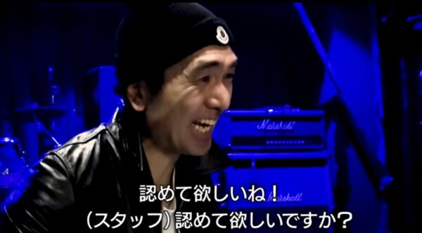 エガちゃんねるが登場曲のスリルを熱唱!布袋寅泰も公認!?